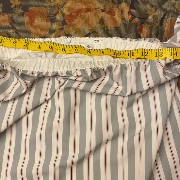 NWT ROI off the shoulder Blouson sleeve top - Picture 11 of 12